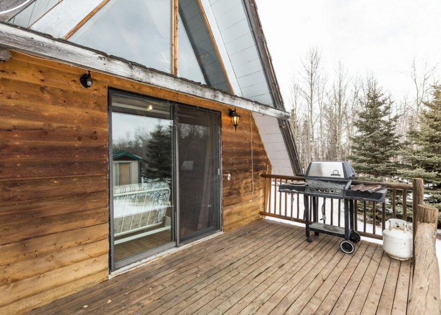 A Frame Cabin rentals in central Alberta, Cabin Rentals Pigeon Lake. Bear Creek Cabins.