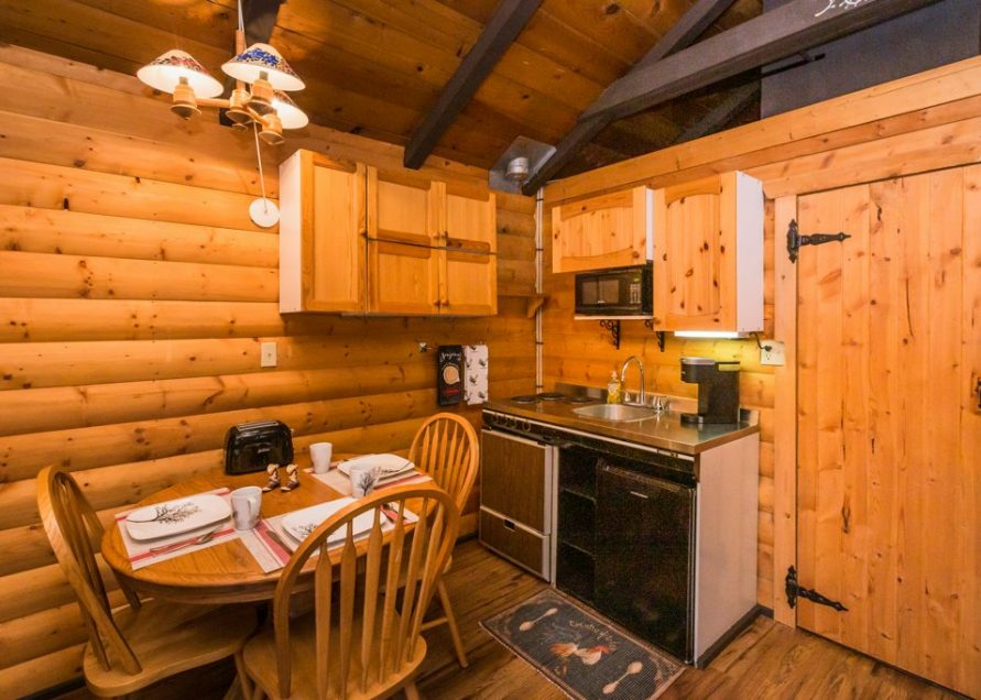 White Tail Cabin rentals in central Alberta. Bear Creek Cabins.