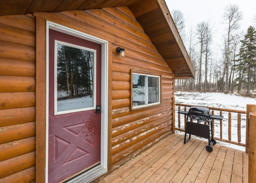 Teh Cottage Cabin rentals in central Alberta, Pigeon Lake. Bear Creek Cabins.